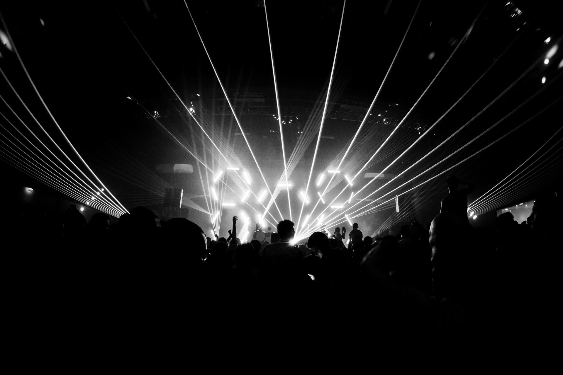 Lichtshow mit Laser und Scheinwerfer